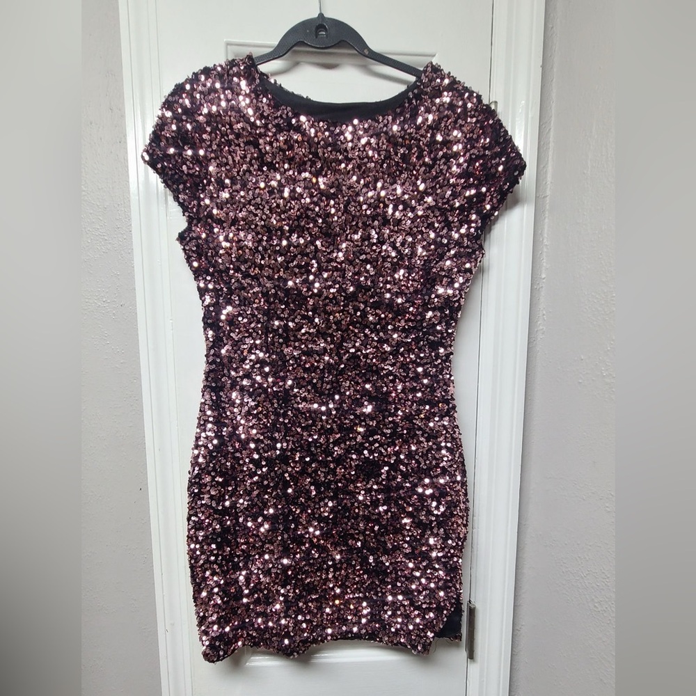 Beautiful sparky dress. Size large.